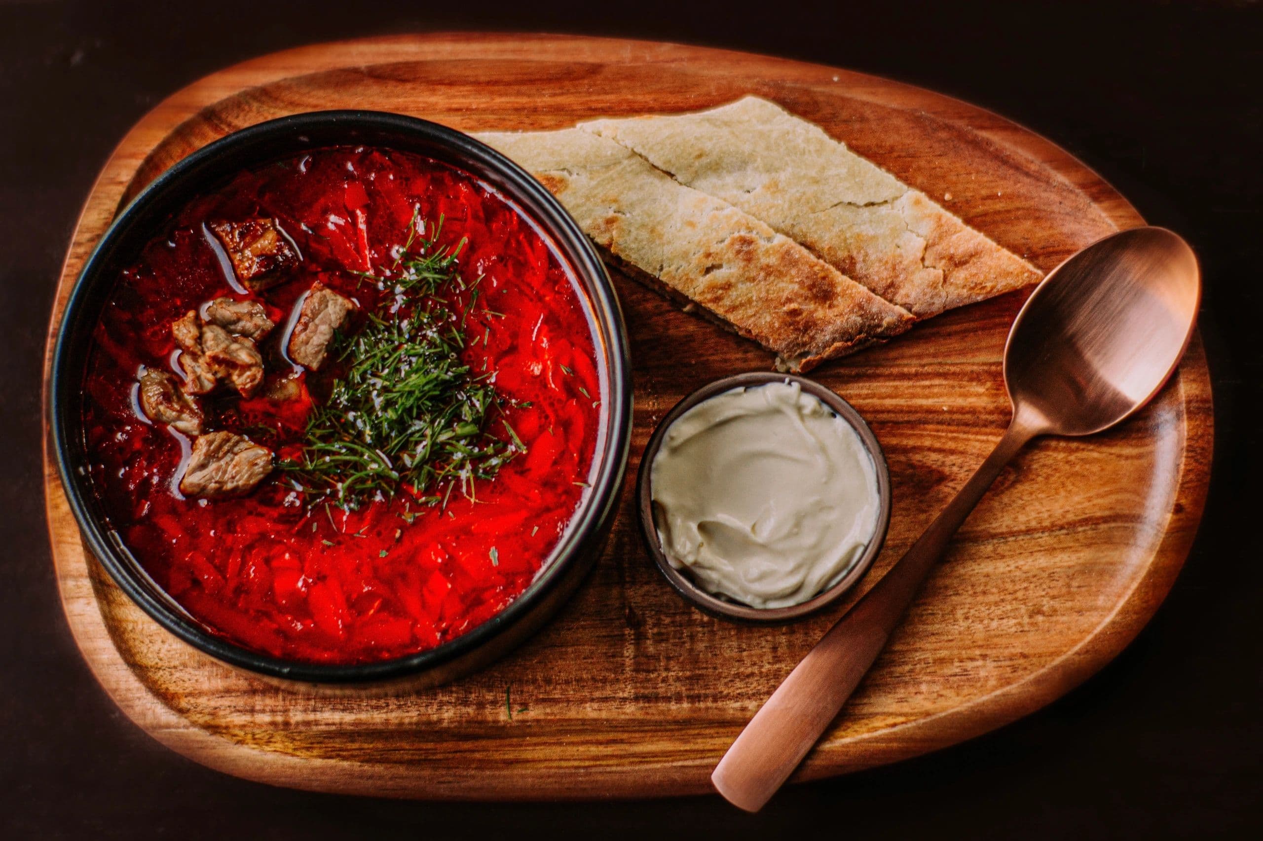 Borssikeiton tarina: Punajuurikeitto, joka yhdistää kansoja