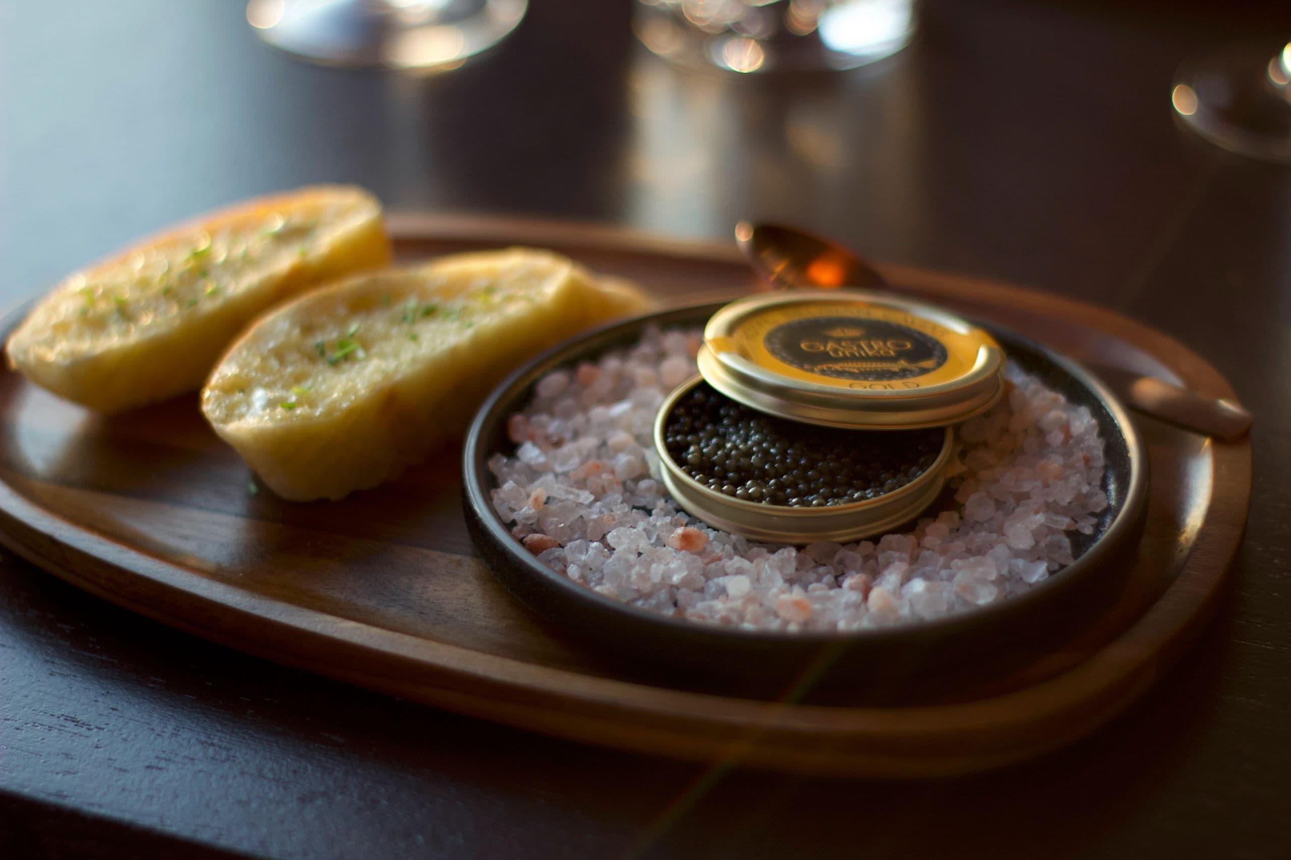 Kaviaari – hienostuneen maun ja perinteen helmi